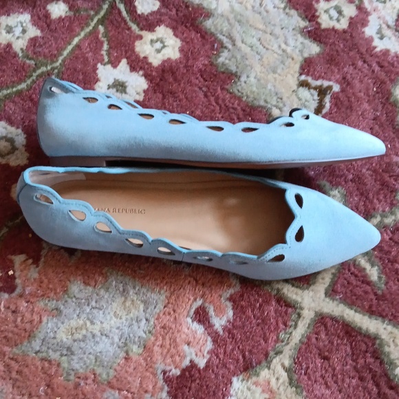 BANANA REPUBLIC Pale Blue Suede Laser Cut Pointed Toe Ballet Flats 7.5 - Picture 2 of 4
